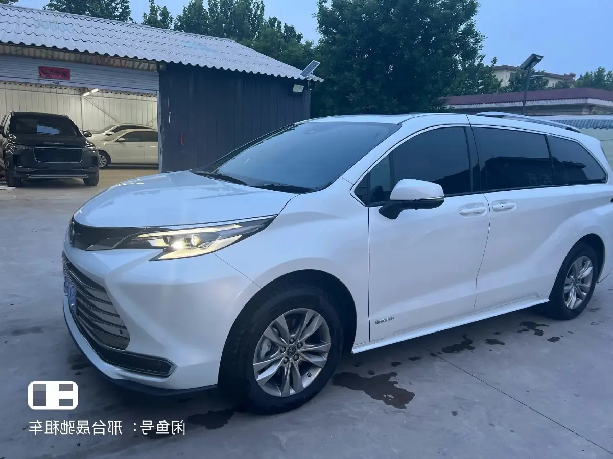 2023 Toyota Sienna 2.5L 189HP L4 E-CVT Hybrid