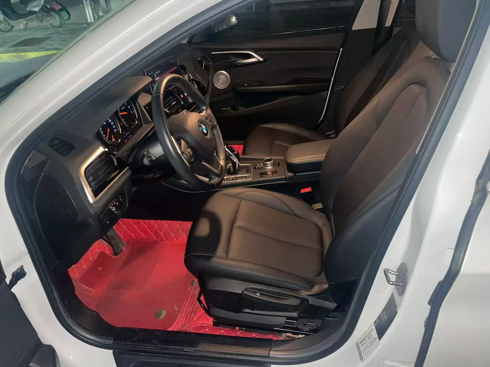 2021 BMW 1 thumbnail 3