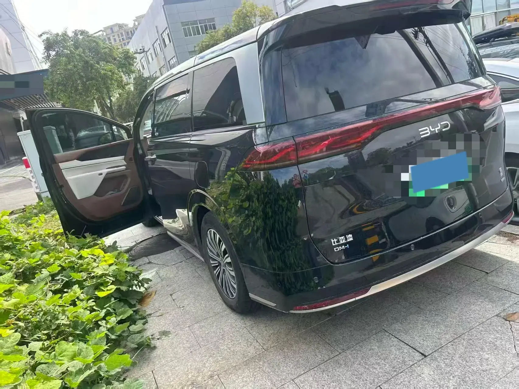 2025 BYD XIA thumbnail 3