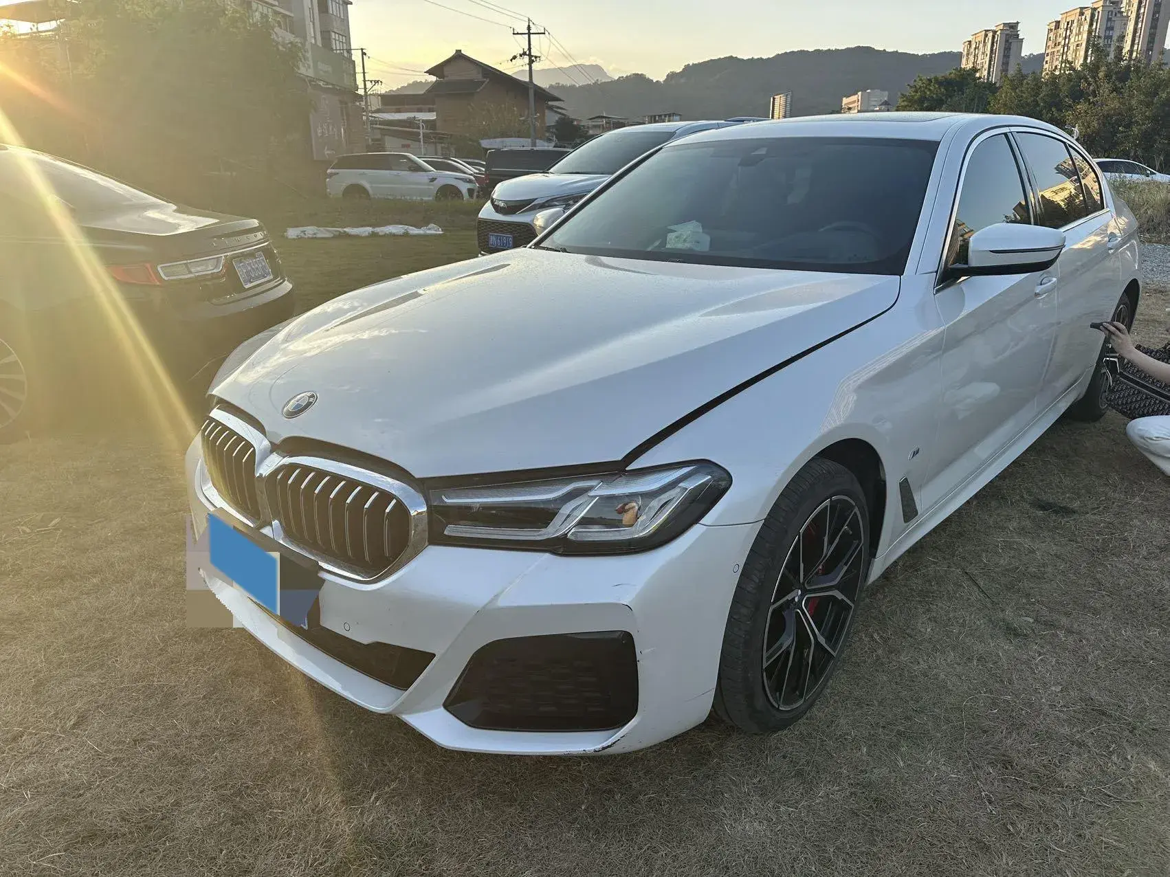 2021 BMW 5 view 1
