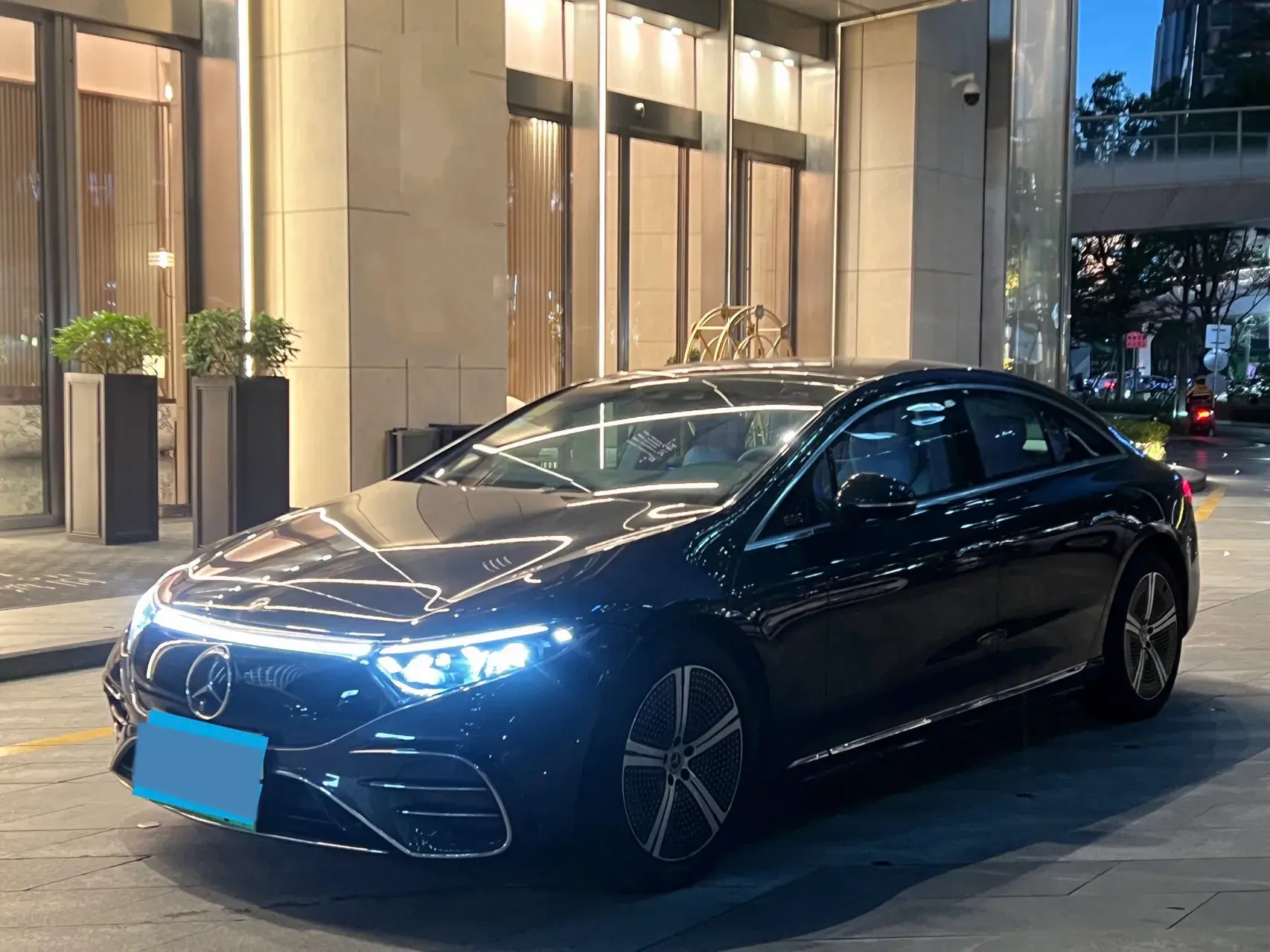 2022 MERCEDES-BENZ EQS view 1