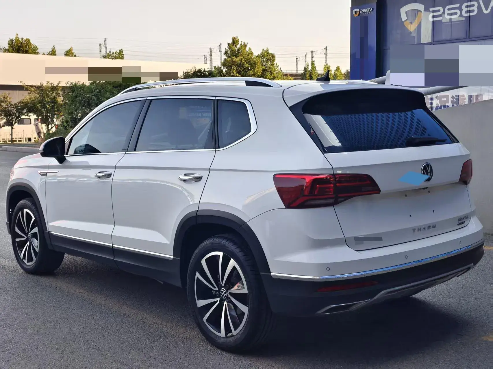 2022 VOLKSWAGEN THARU thumbnail 3