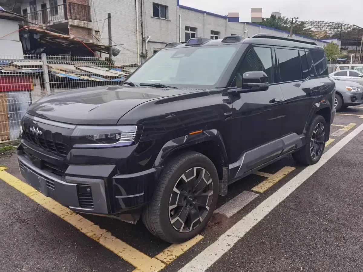 2025 FangChengBao Bao 8 2.0T 245HP L4 E-CVT PHEV 36.8KWH