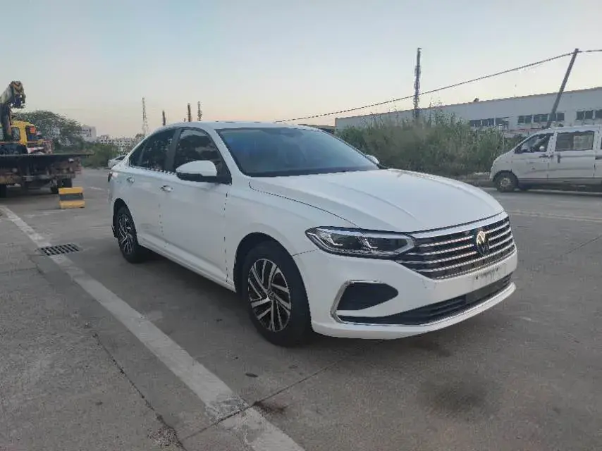 2023 VOLKSWAGEN LAVIDA thumbnail 3