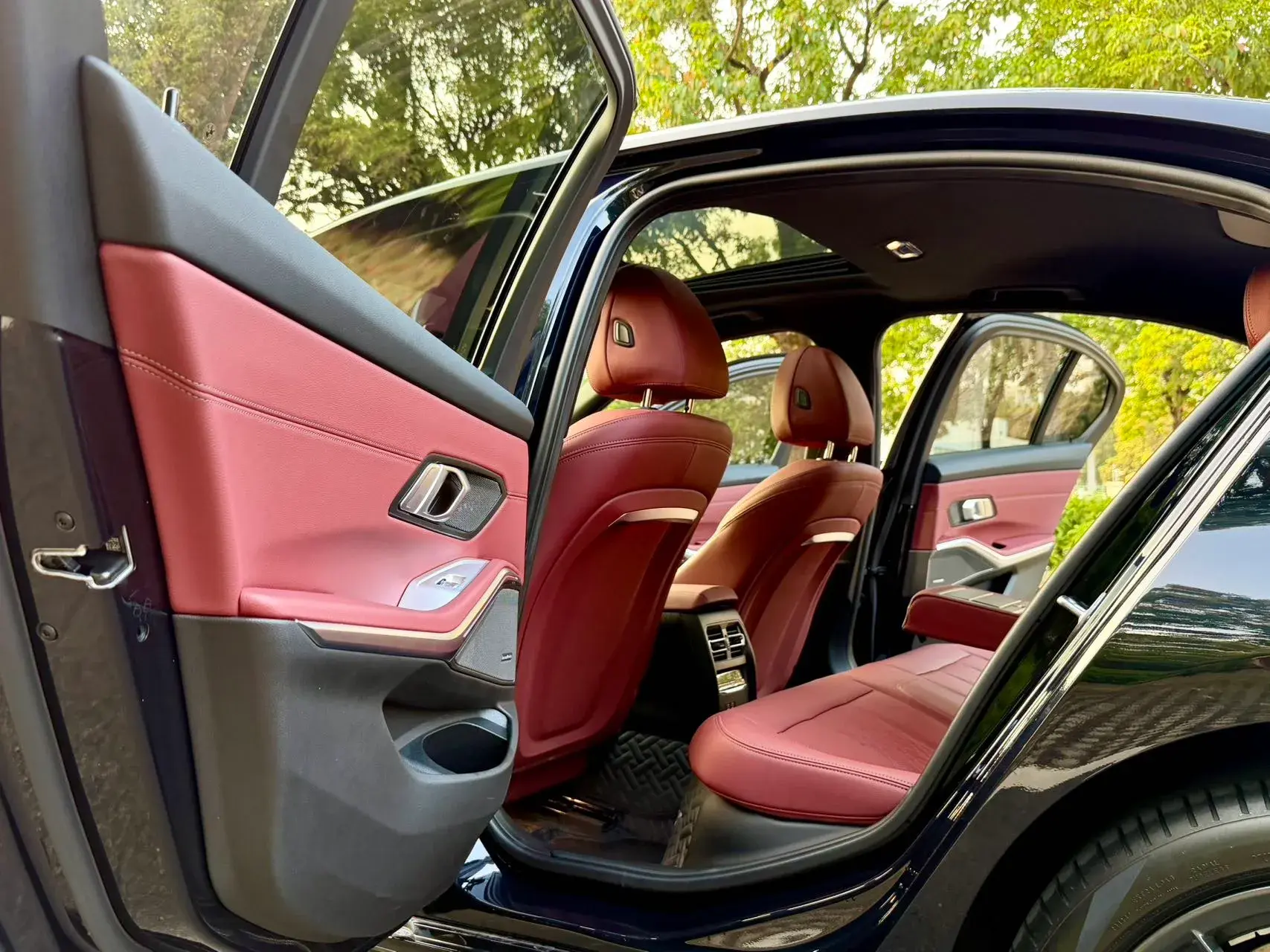 2024 BMW 3 thumbnail 4