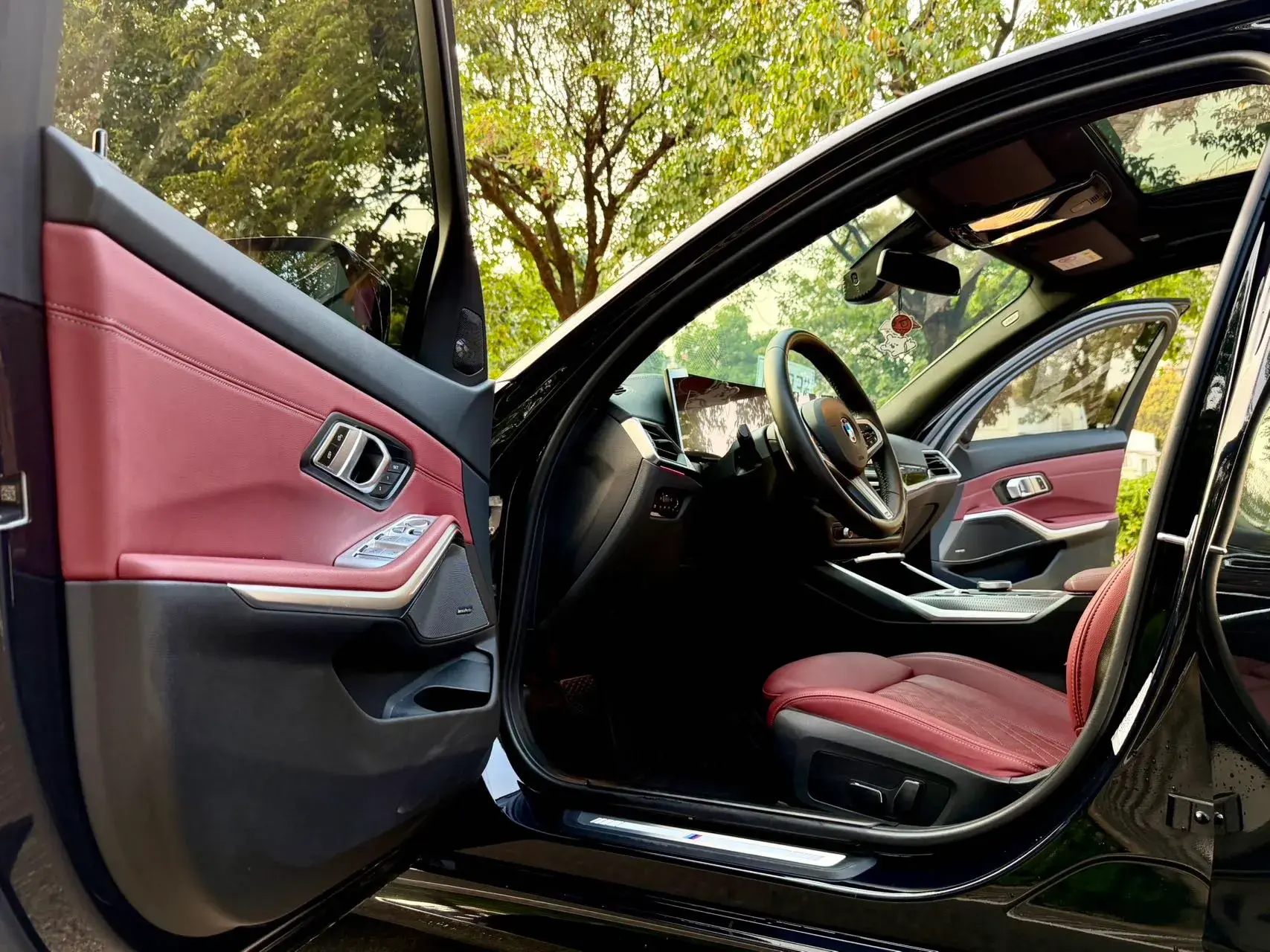 2024 BMW 3 thumbnail 3