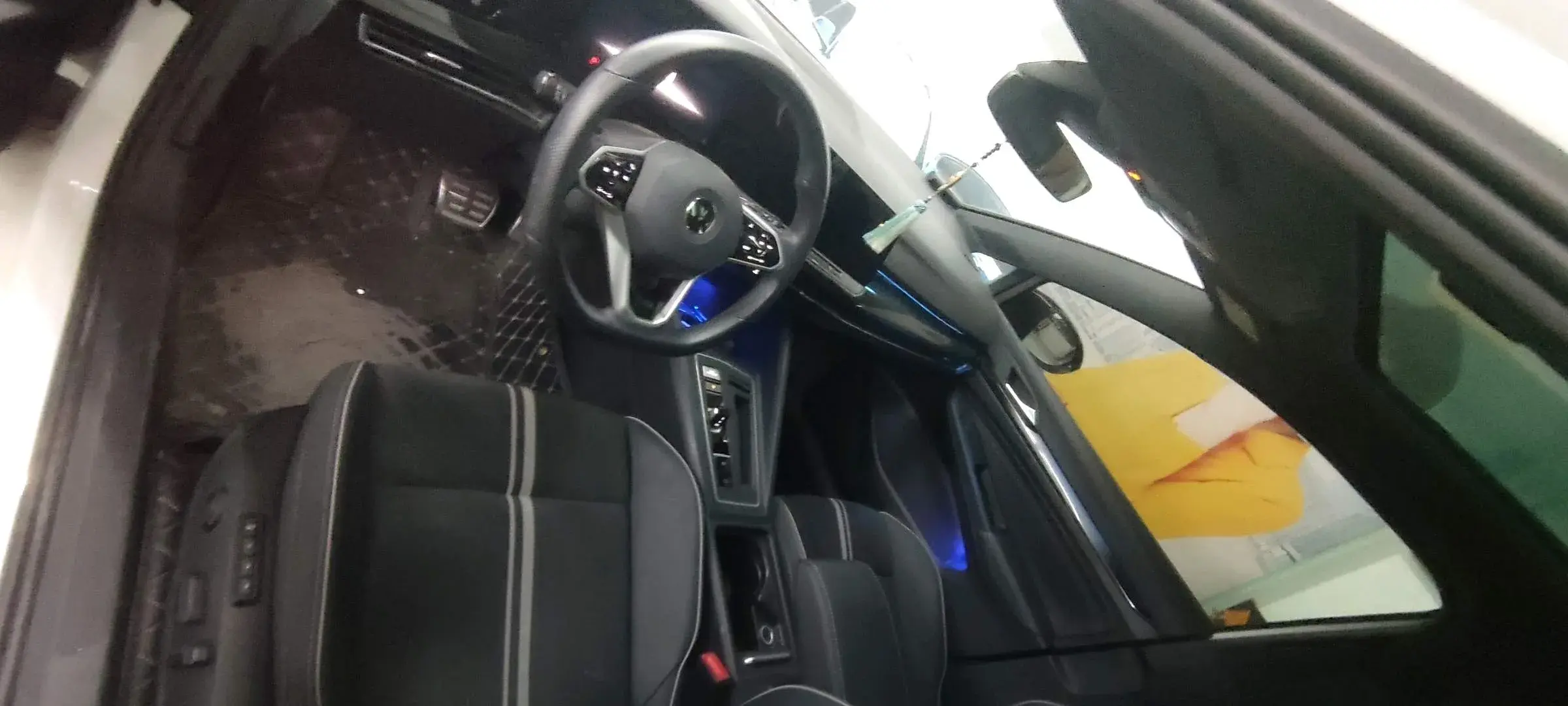 2021 VOLKSWAGEN GOLF thumbnail 3