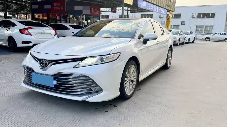 2019 Toyota Camry 2.5L 209HP L4 8AT