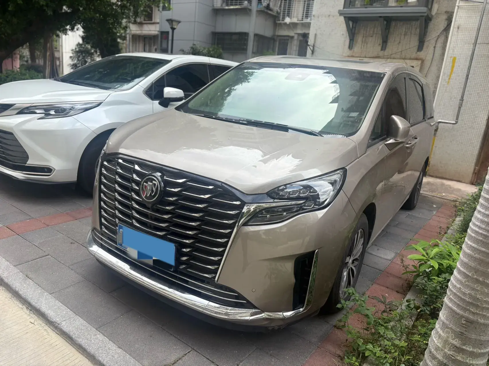 2023 BUICK GL8 view 1