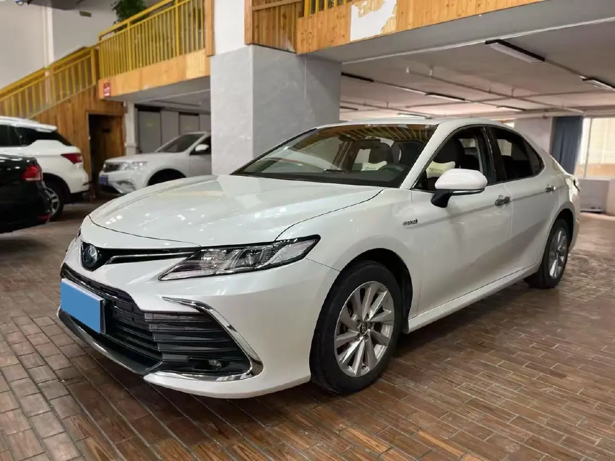2021 Toyota Camry 2.5L 178HP L4 E-CVT Hybrid