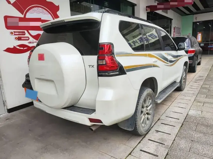 2018 TOYOTA LAND thumbnail 3