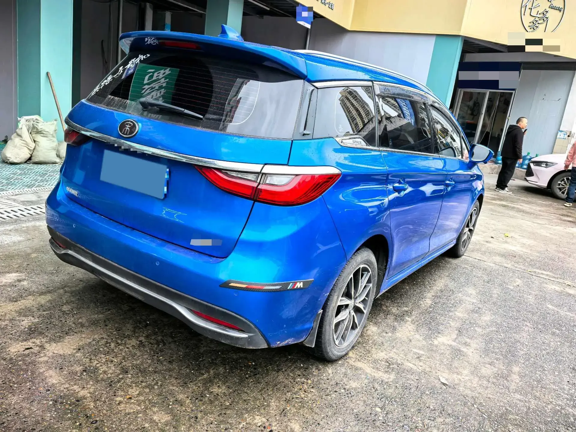 2017 BYD SONG thumbnail 4