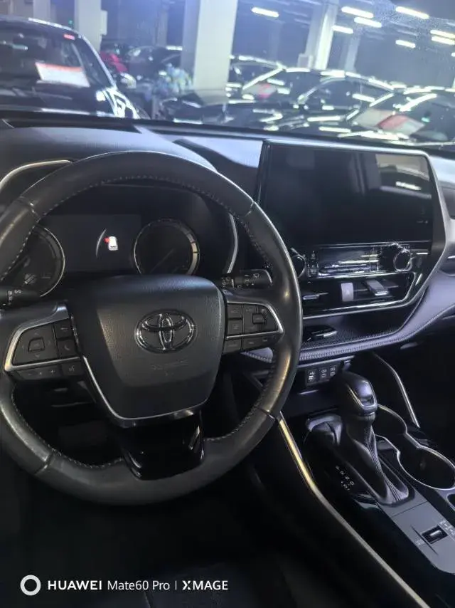 2023 TOYOTA HIGHLANDER thumbnail 4