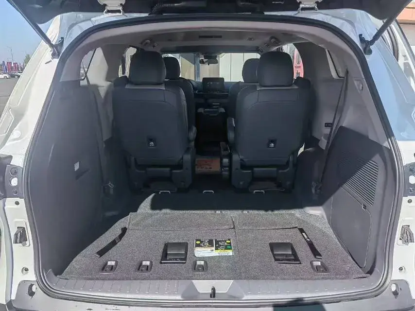 2023 TOYOTA SIENNA thumbnail 4