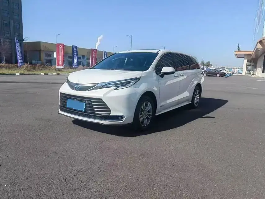 2023 Toyota Sienna 2.5L 189HP L4 E-CVT Hybrid
