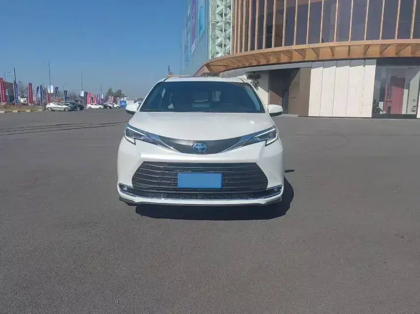2023 TOYOTA SIENNA thumbnail 3