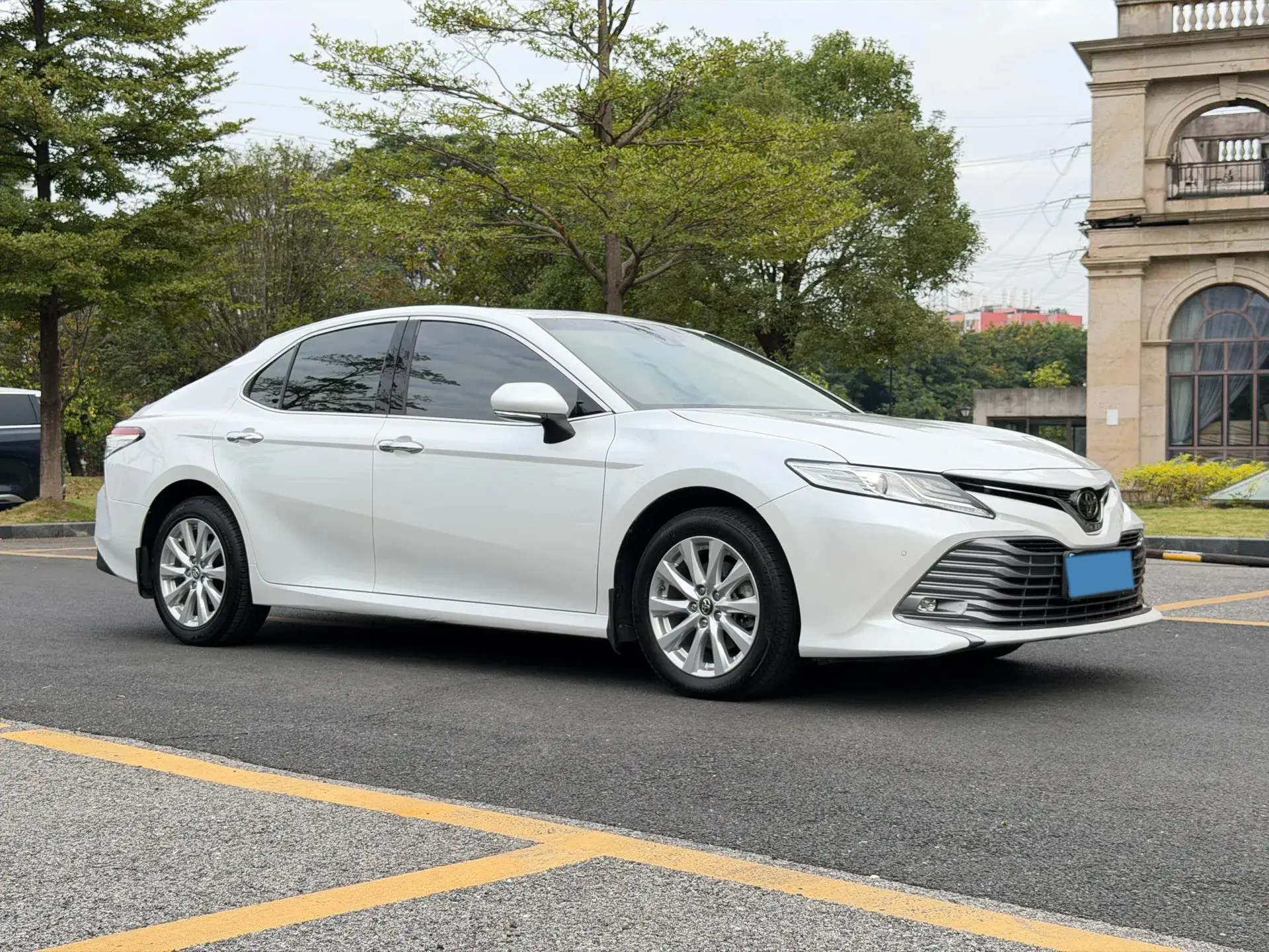 2019 TOYOTA CAMRY thumbnail 3