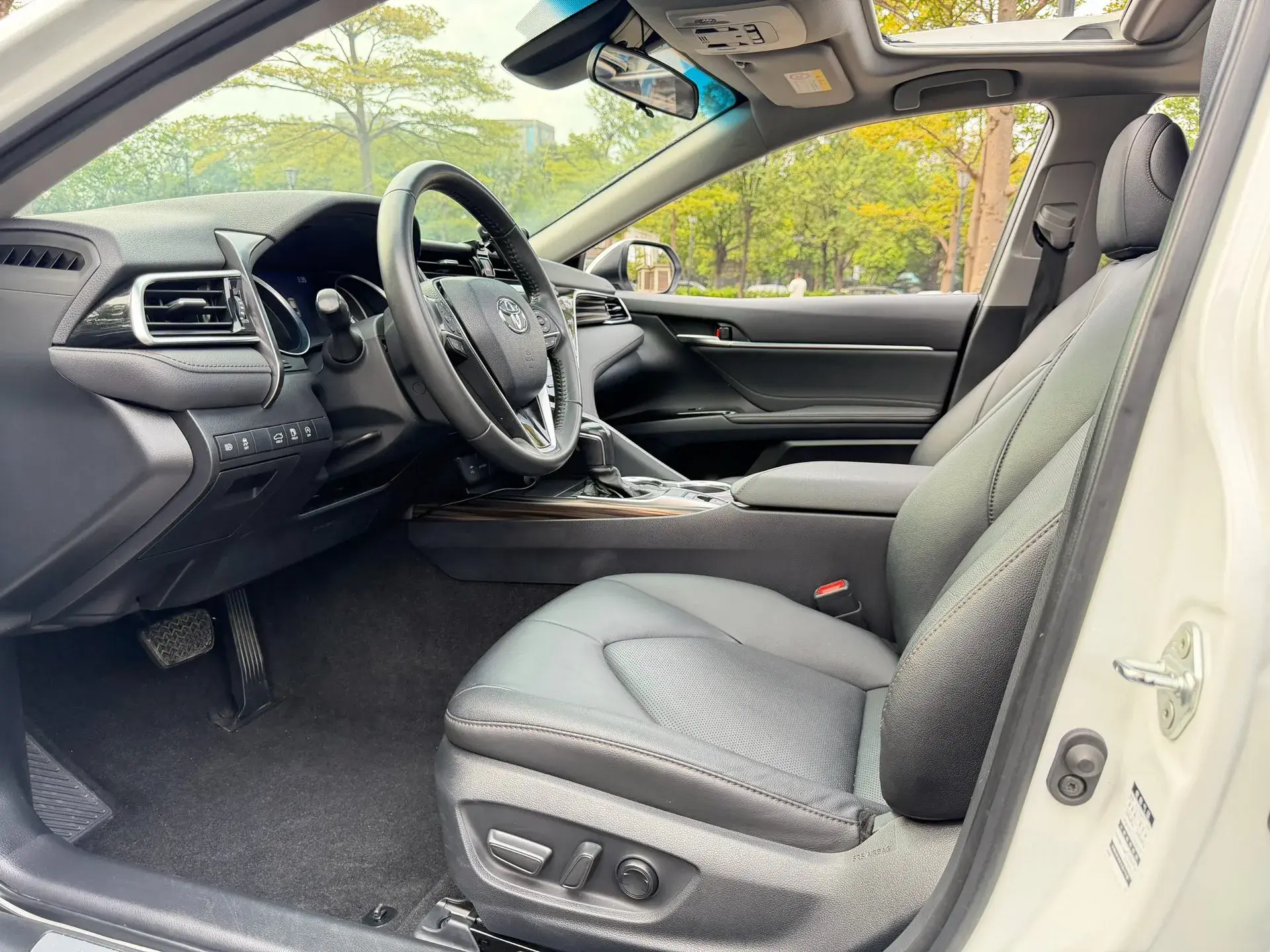 2019 TOYOTA CAMRY thumbnail 4