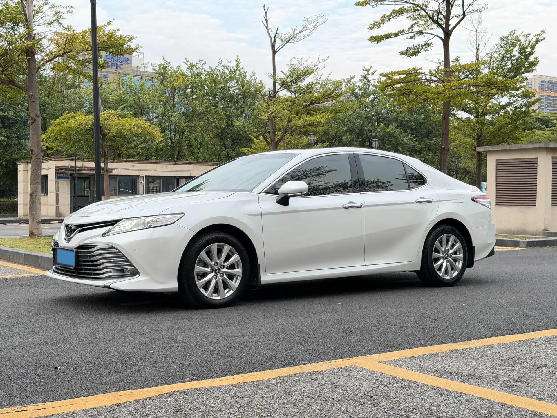 2019 TOYOTA CAMRY view 1