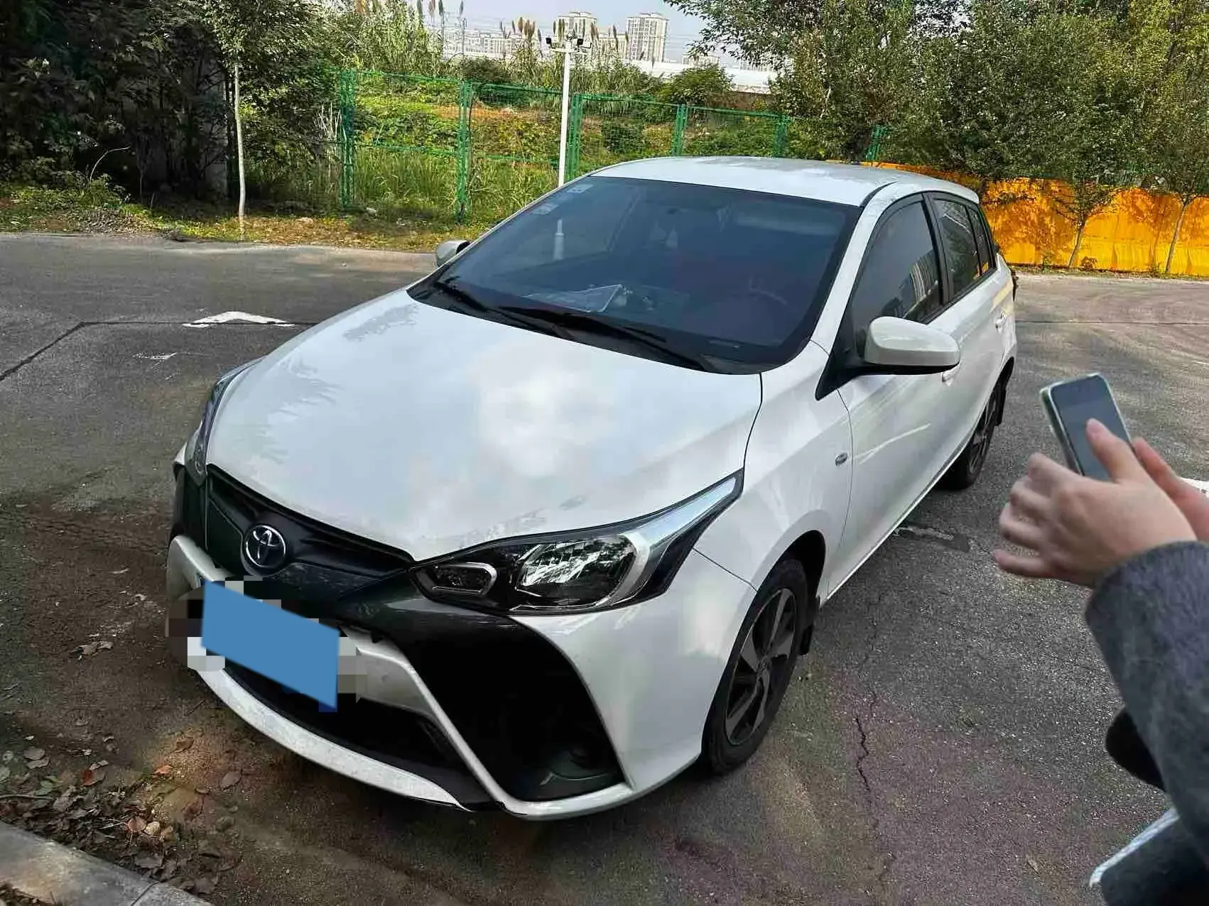 2016 TOYOTA YARIS view 1