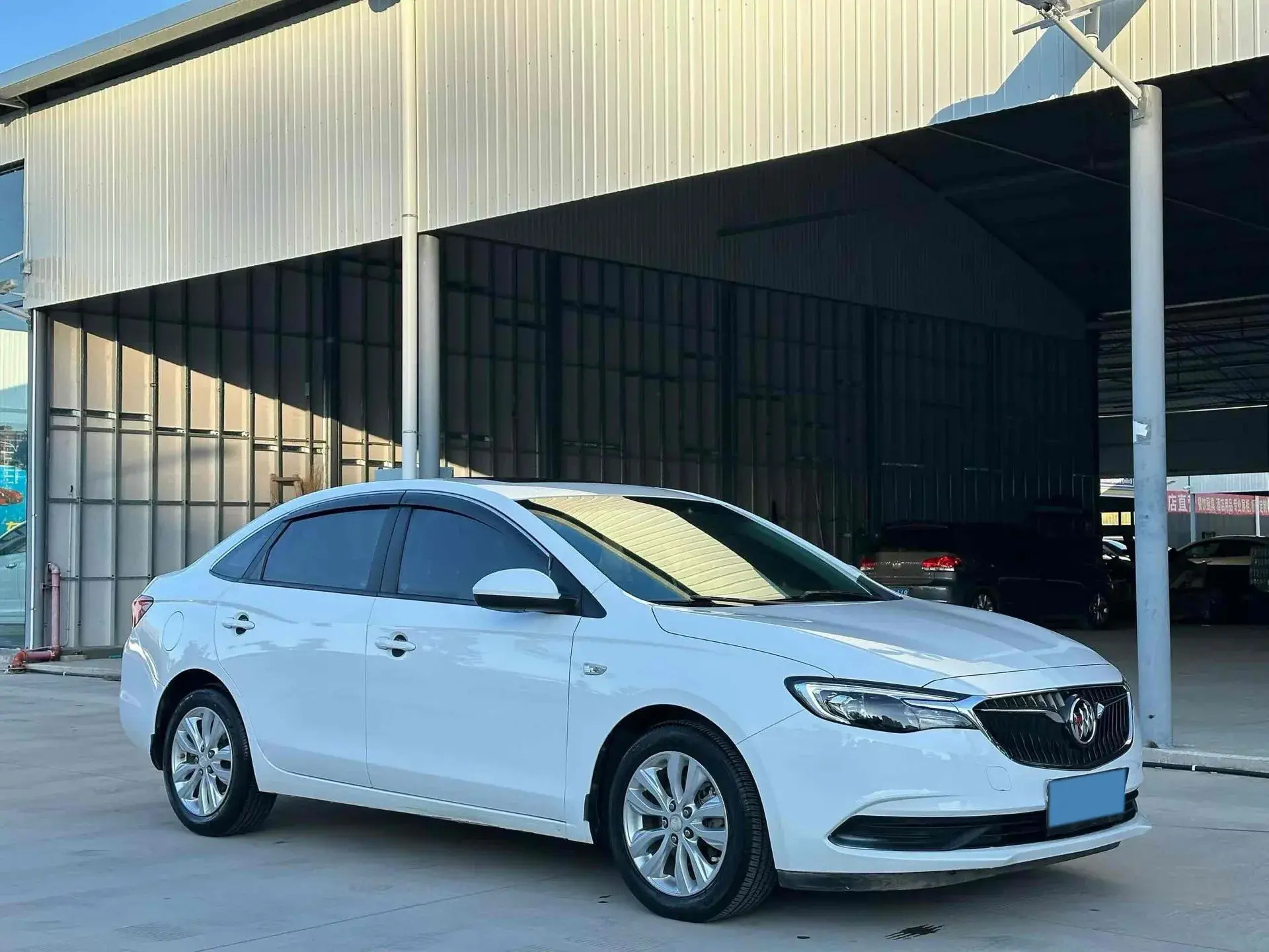 2021 BUICK EXCELLE thumbnail 3
