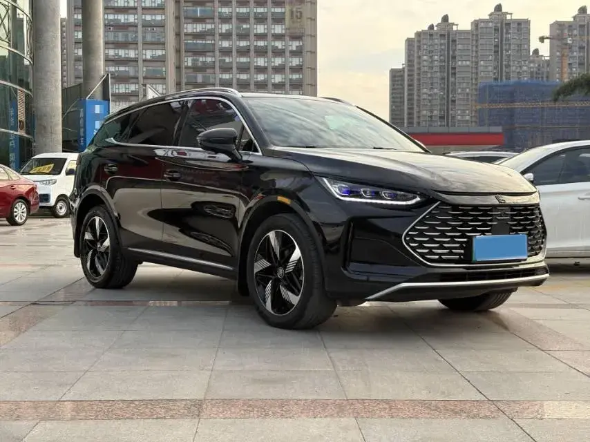 2024 BYD TANG thumbnail 3