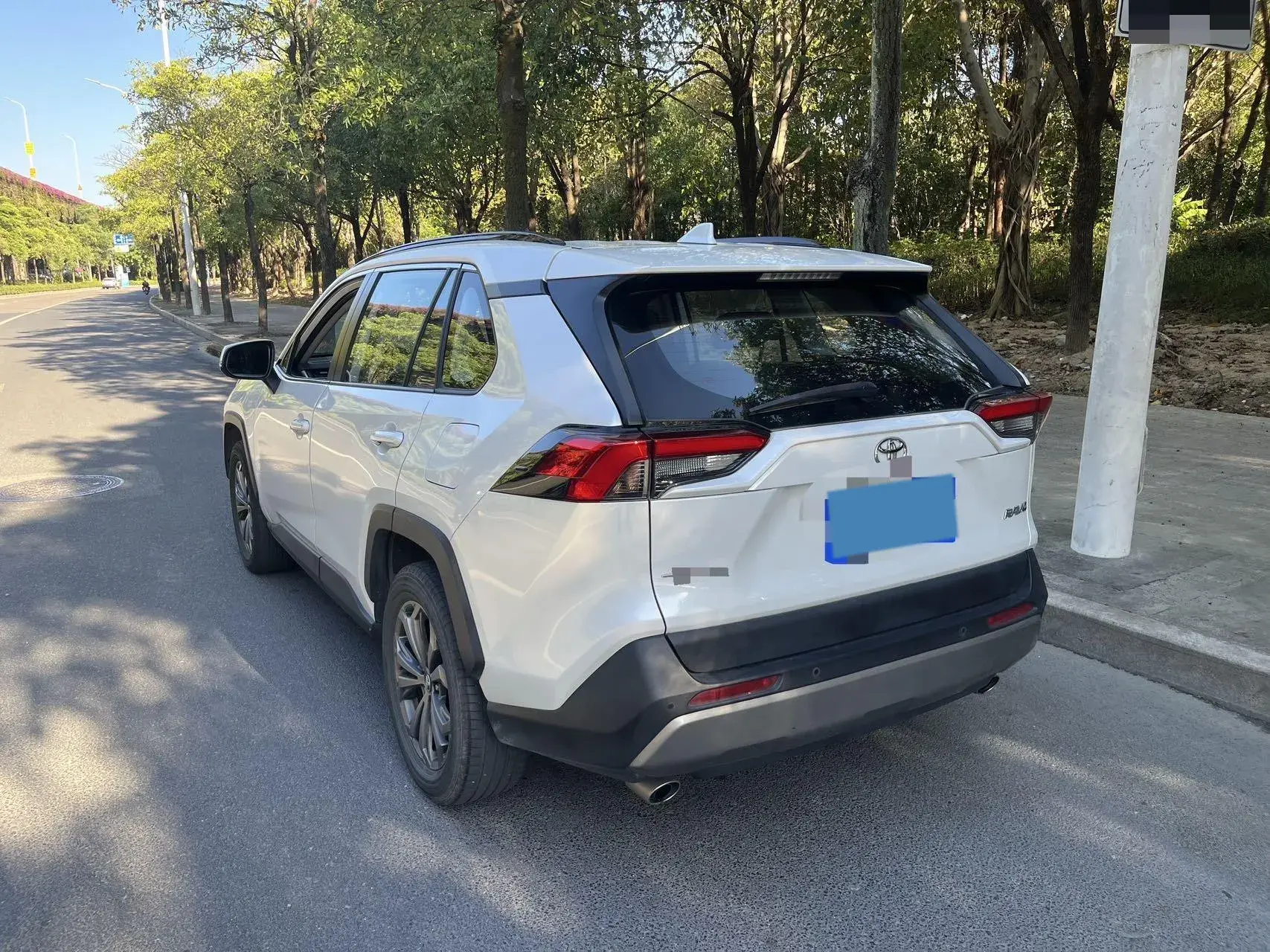 2023 TOYOTA RAV4 thumbnail 3