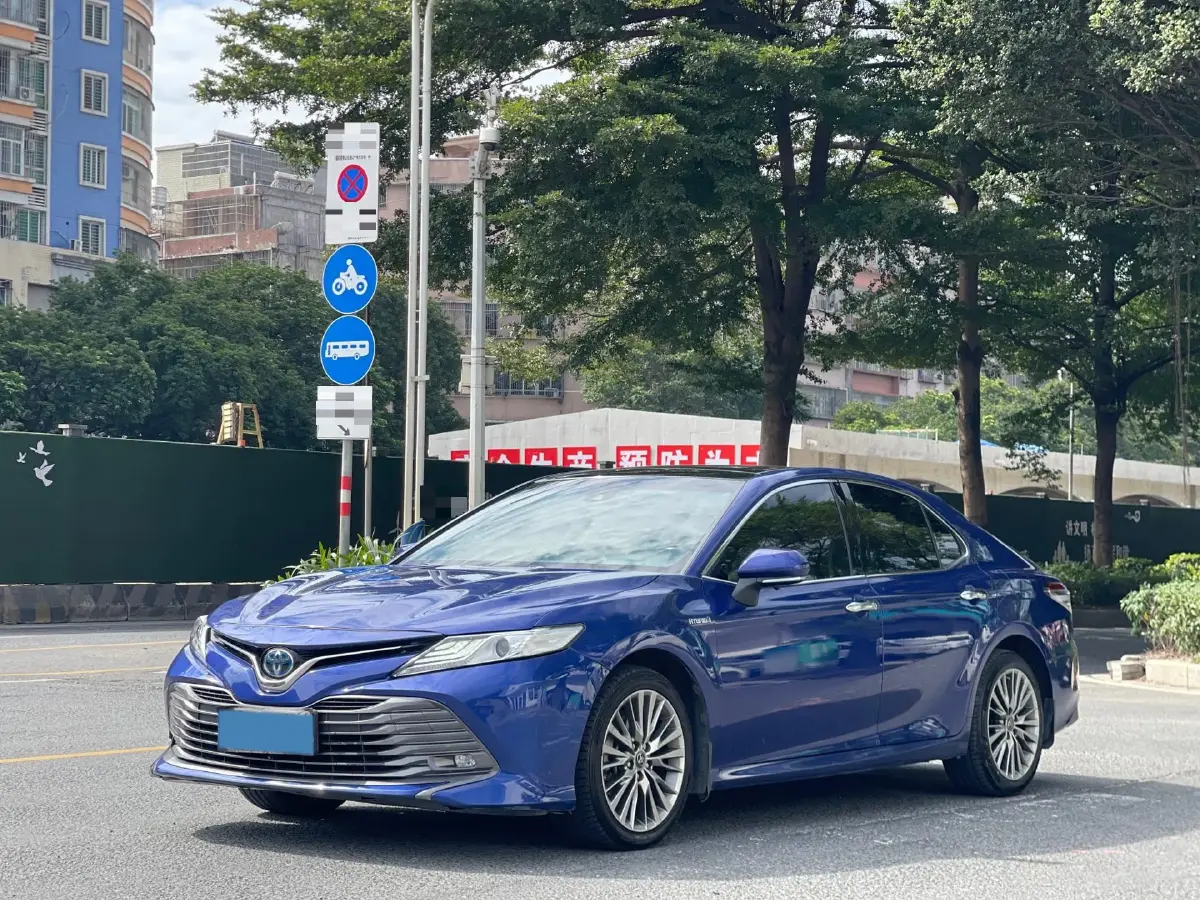 2019 Toyota Camry 2.5L 178HP L4 E-CVT Hybrid
