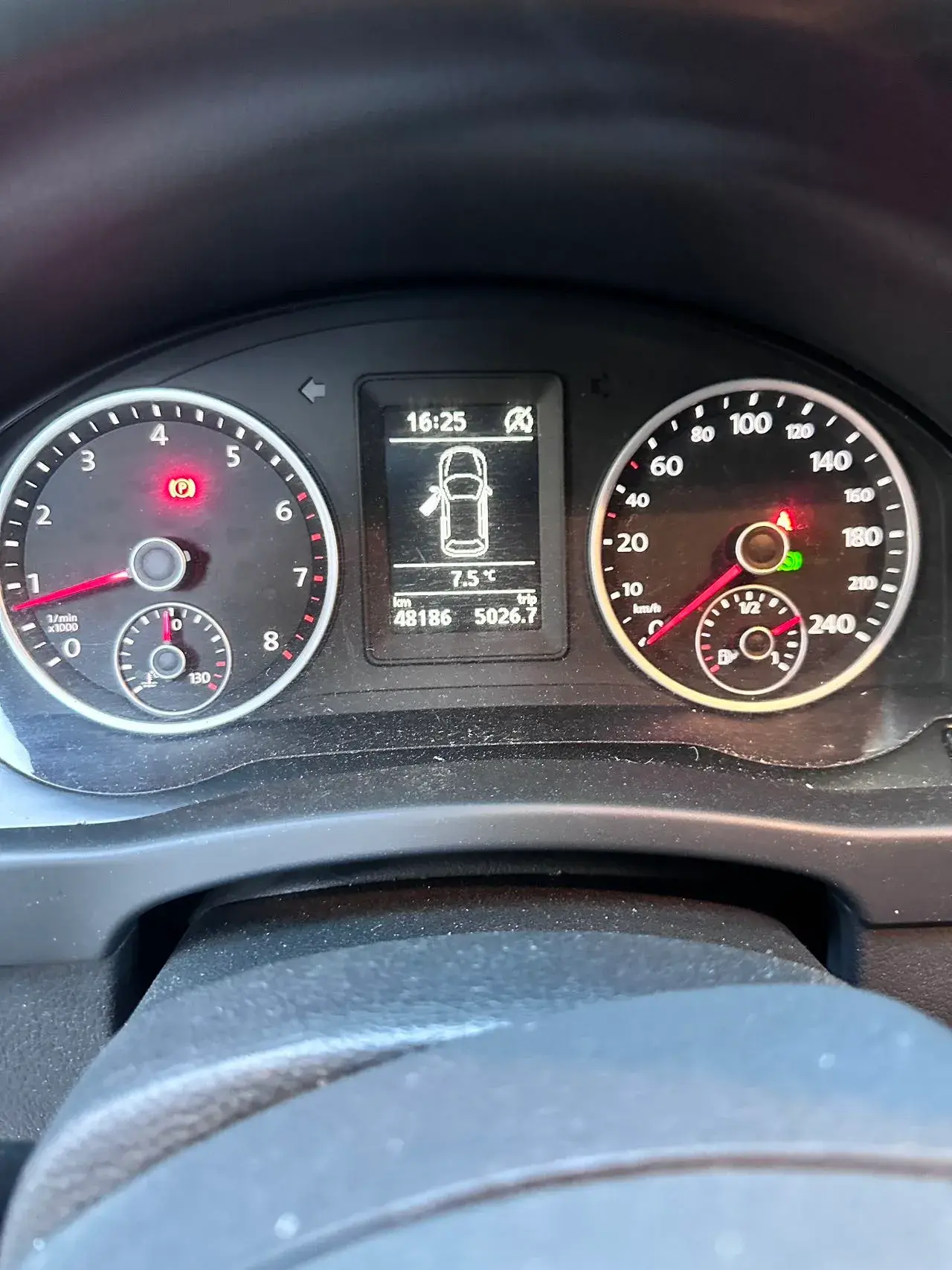 2016 VOLKSWAGEN TIGUAN thumbnail 3