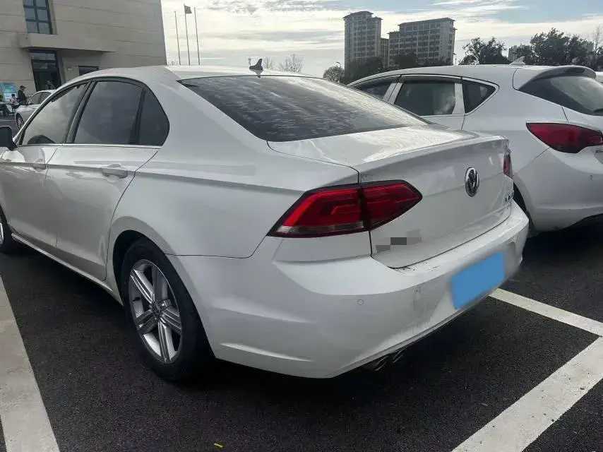 2017 VOLKSWAGEN LAMANDO thumbnail 3