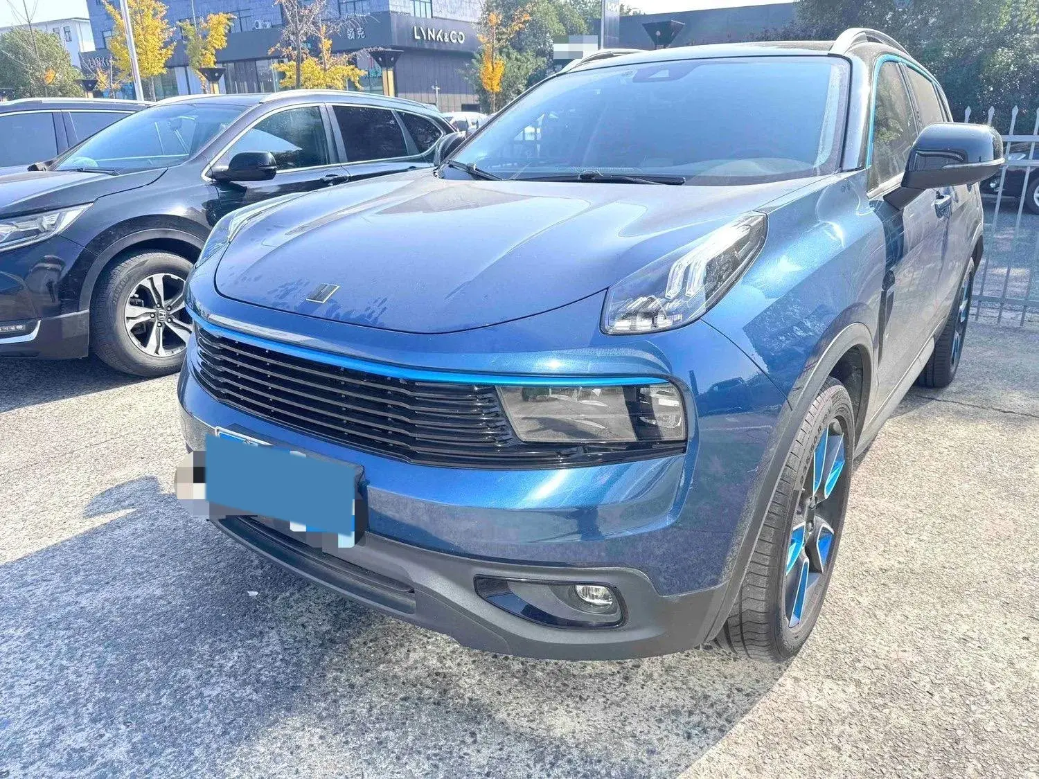 2017 LYNK&CO 01 view 1