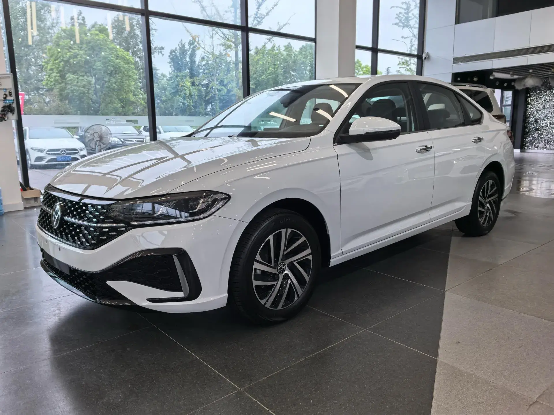 2024 VOLKSWAGEN LAVIDA view 1