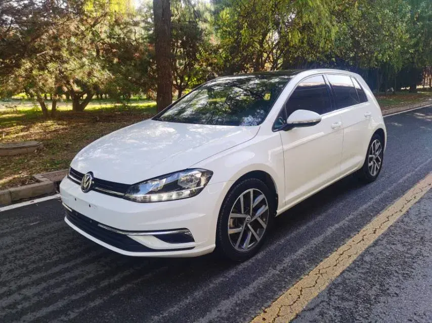 2020 VOLKSWAGEN GOLF view 1