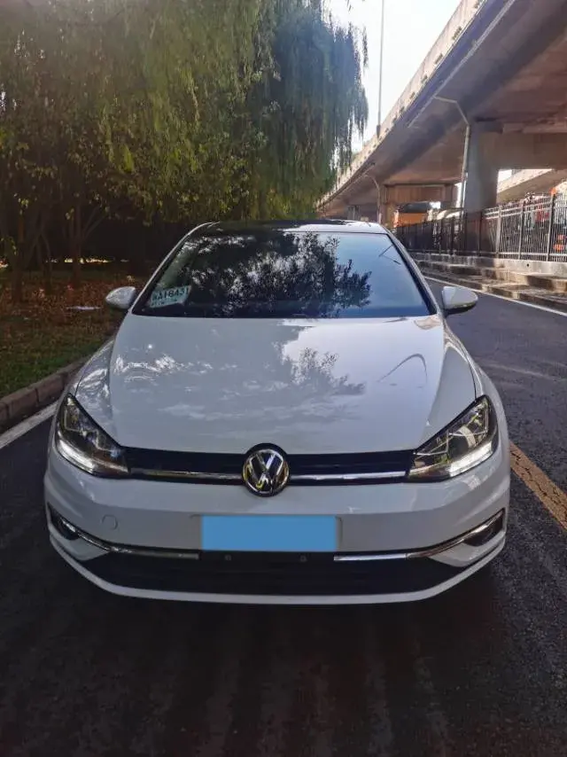 2020 VOLKSWAGEN GOLF thumbnail 3