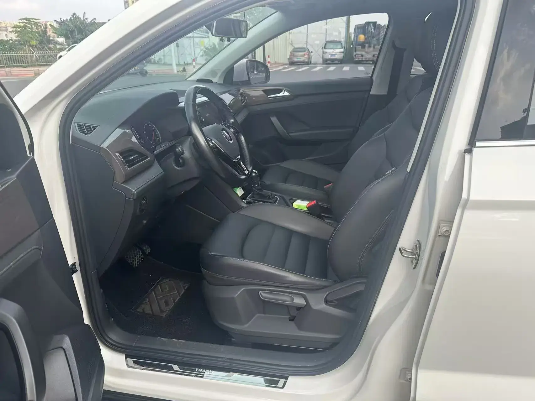 2019 VOLKSWAGEN THARU thumbnail 3