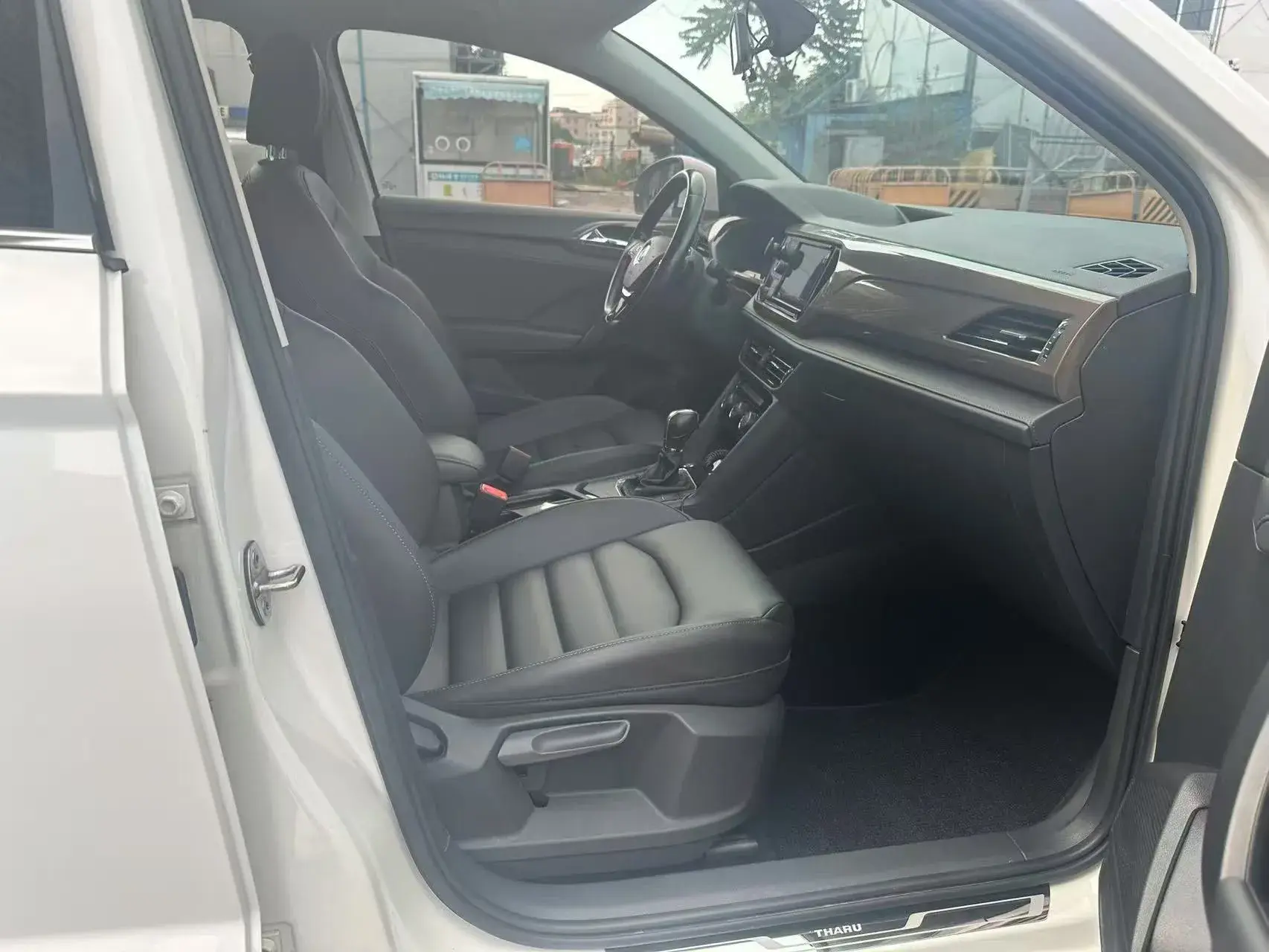 2019 VOLKSWAGEN THARU thumbnail 2