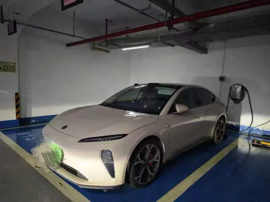 2022 NIO ET5 view 1