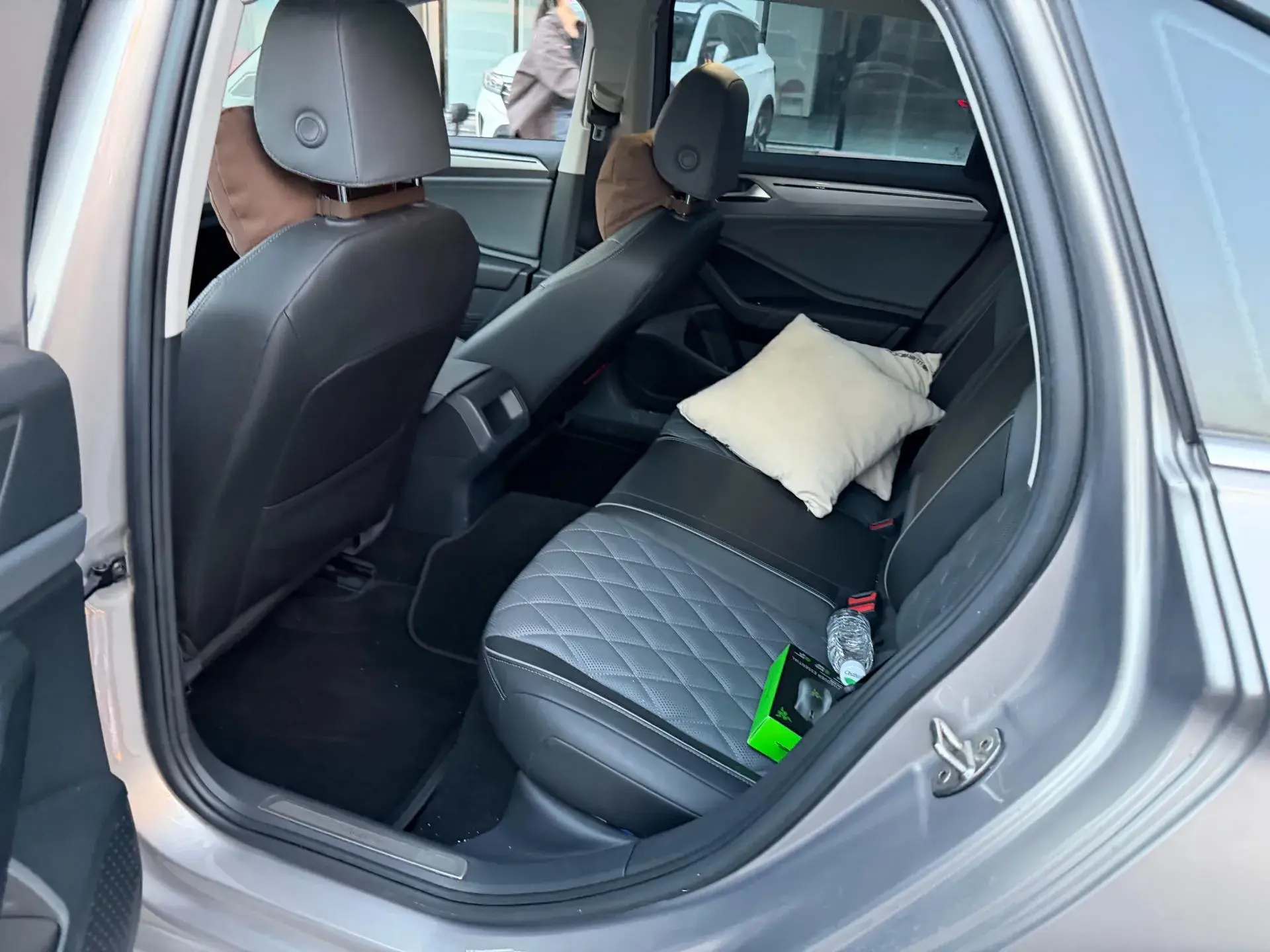 2023 VOLKSWAGEN SAGITAR thumbnail 4