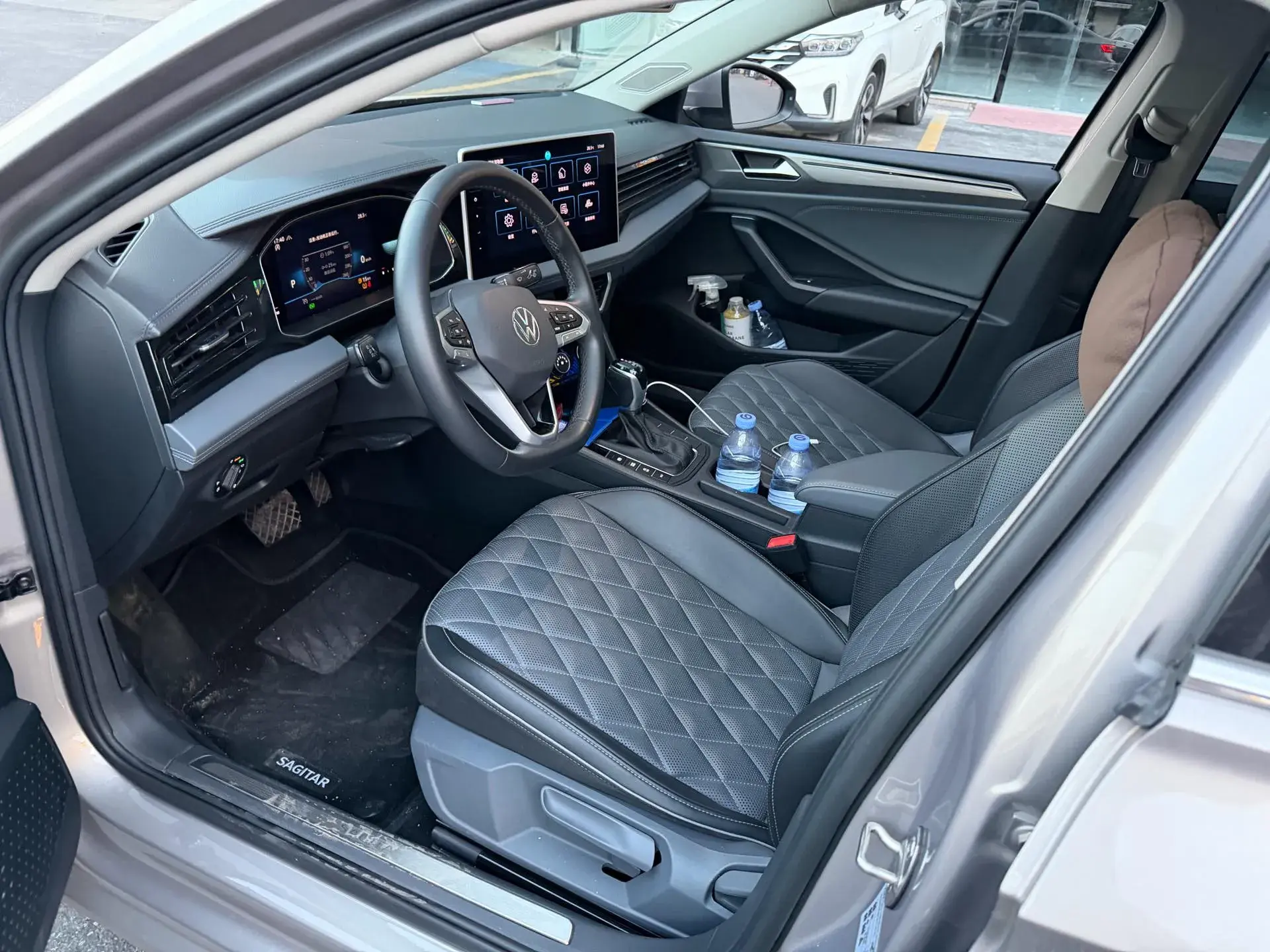 2023 VOLKSWAGEN SAGITAR thumbnail 2