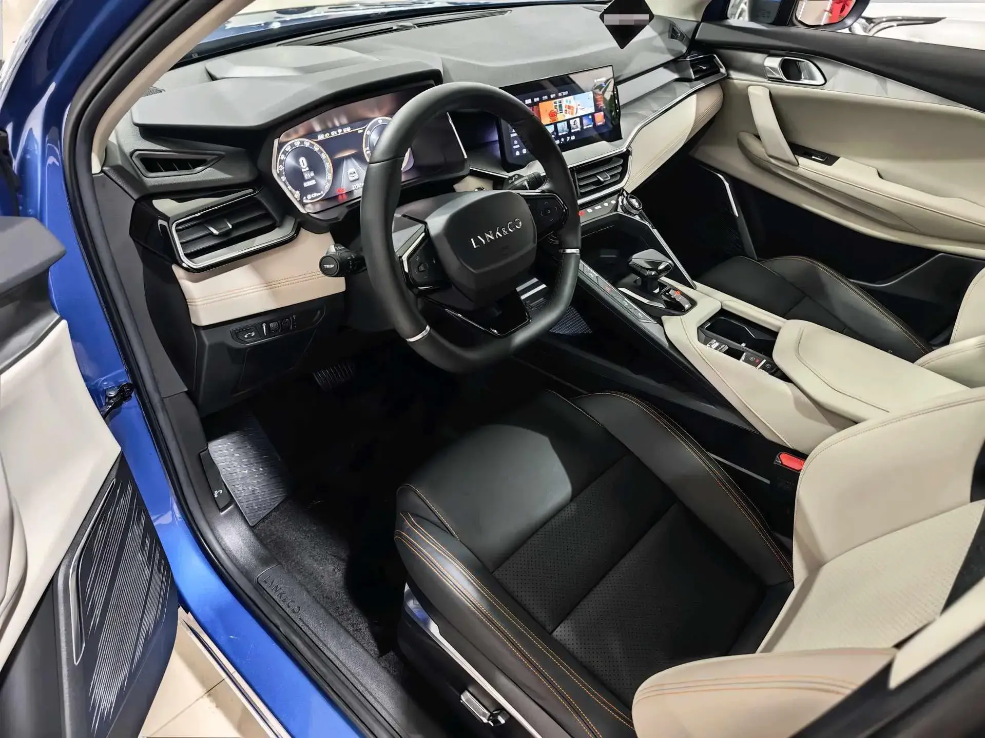 2020 LYNK&CO 06 thumbnail 3