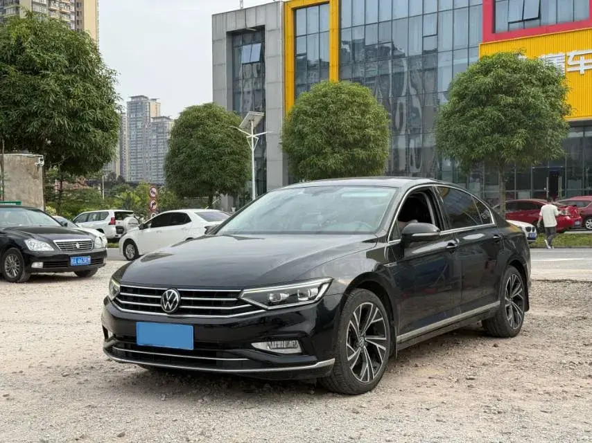 2020 VOLKSWAGEN MAGOTAN view 1