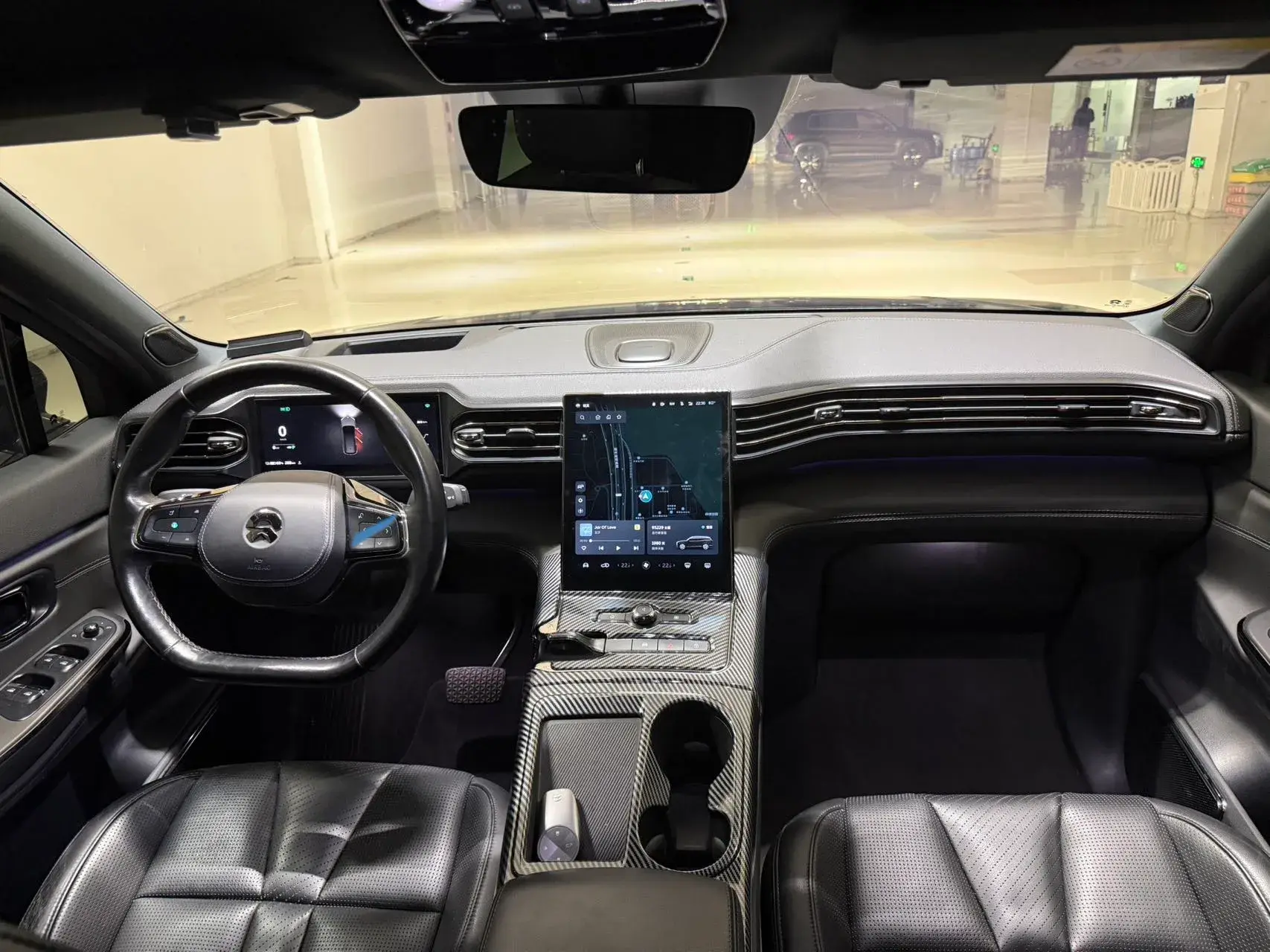 2020 NIO ES8 thumbnail 3