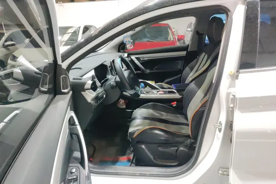 2023 GEELY COOLRAY thumbnail 3