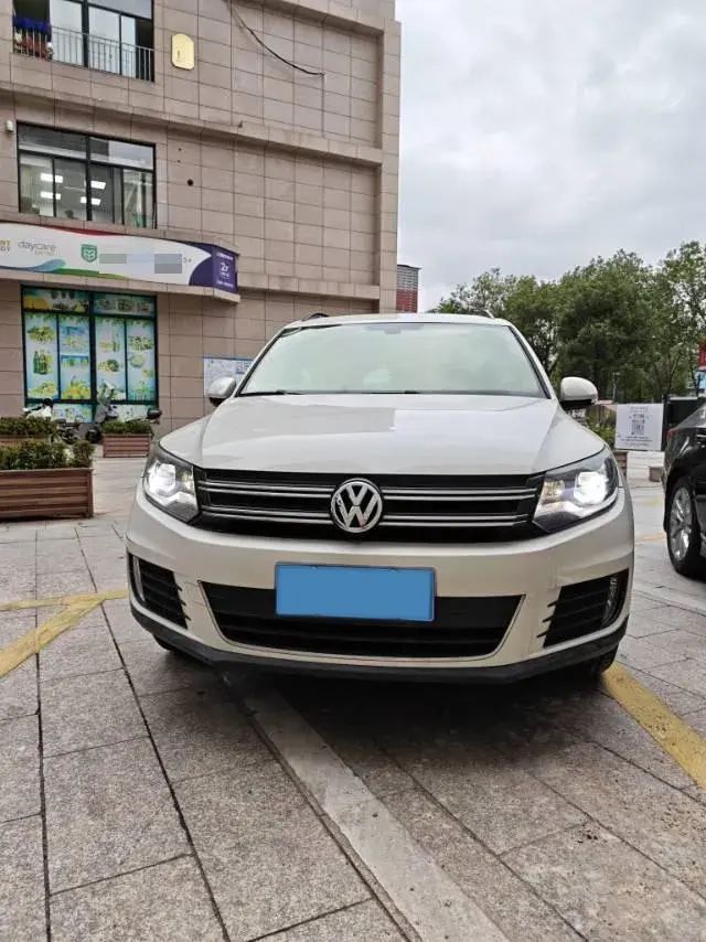 2016 VOLKSWAGEN TIGUAN thumbnail 2