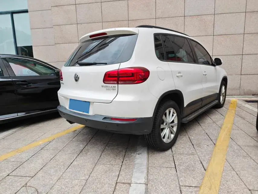 2016 VOLKSWAGEN TIGUAN thumbnail 3