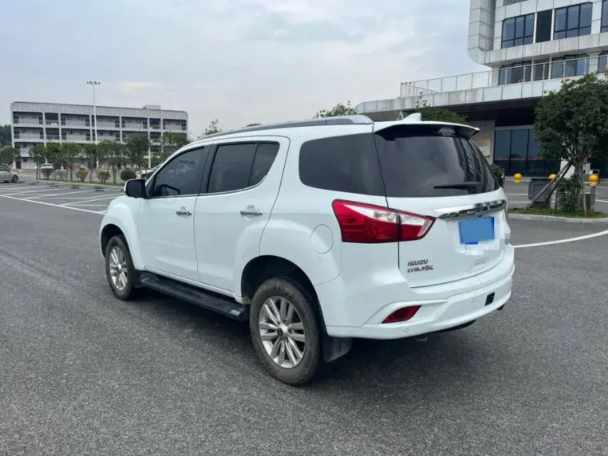 2018 ISUZU MU-X thumbnail 4