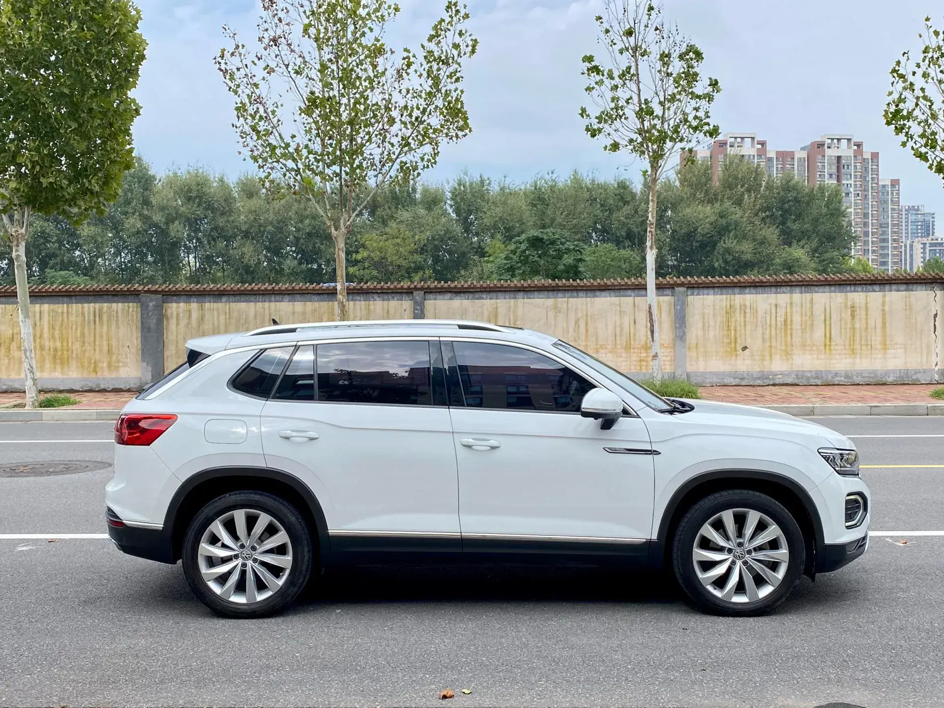 2020 VOLKSWAGEN TAYRON thumbnail 4