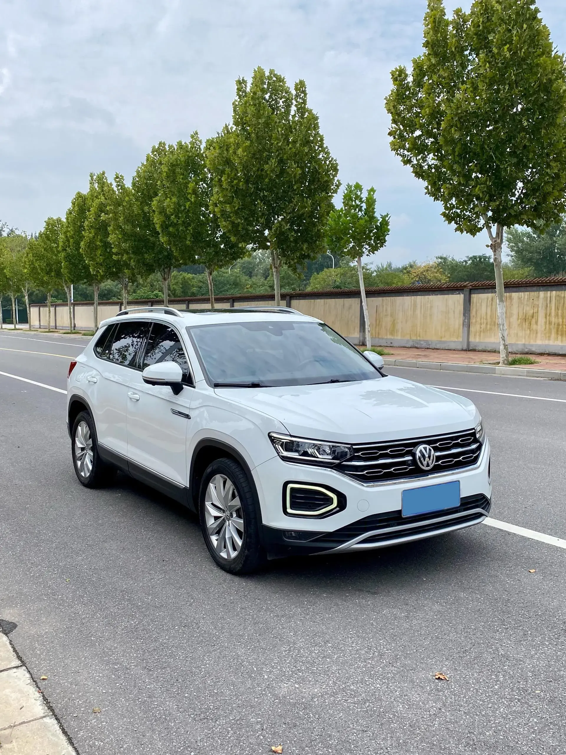 2020 VOLKSWAGEN TAYRON thumbnail 3