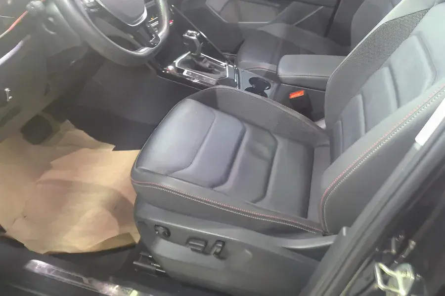 2021 VOLKSWAGEN TAYRON thumbnail 4