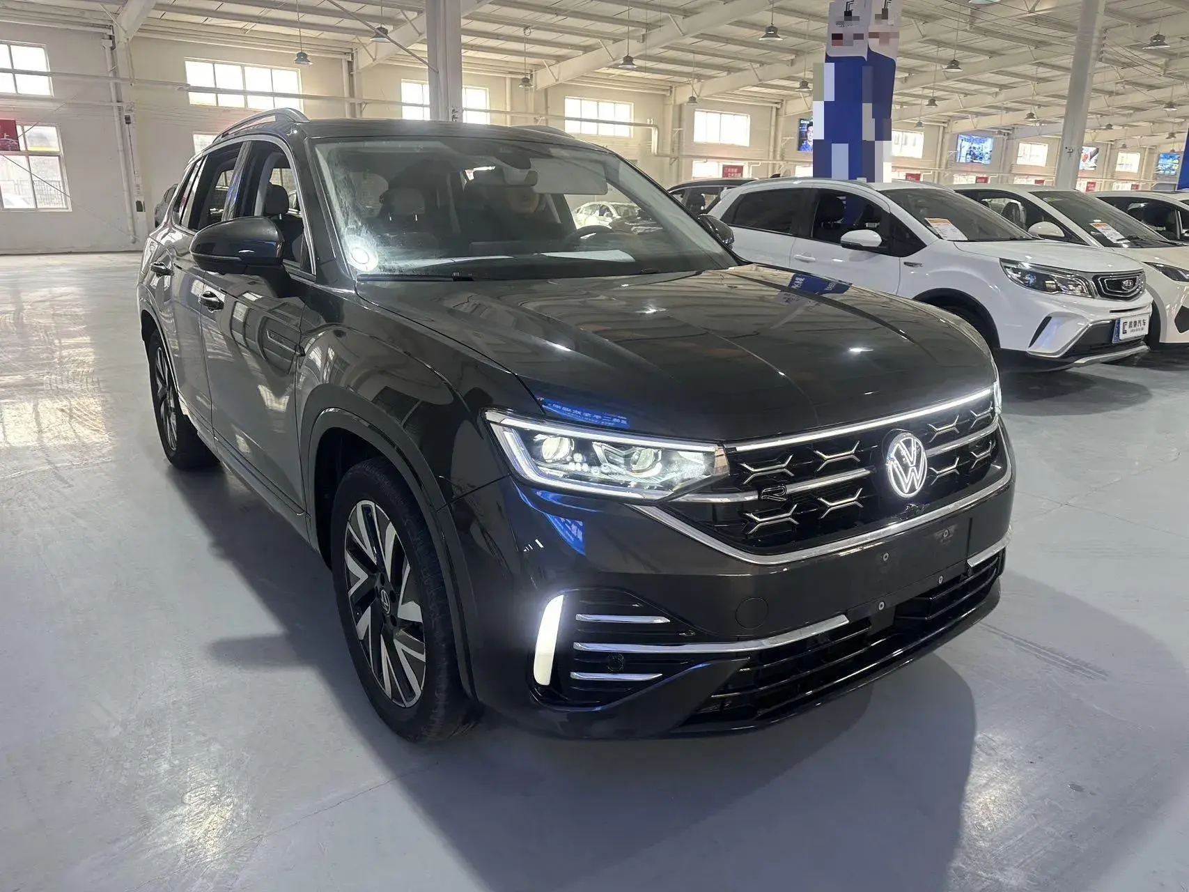 2023 VOLKSWAGEN TAYRON thumbnail 3